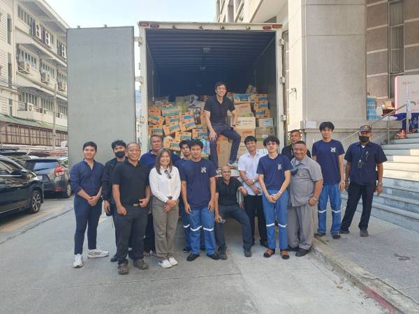 มูลนิธิอาสาเพื่อนพึ่ง (ภาฯ) ยามยาก สภากาชาดไทย ดำเนินการส่งมอบสิ่งของบรรเทาทุกข์เพื่อช่วยเหลือสัตว์ที่ได้รับผลกระทบจากสถานการณ์น้ำท่วม