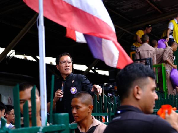 อาสาสมัครภาคส่วนต่างๆ มีส่วนร่วมกับมูลนิธิอาสาเพื่อนพึ่ง(ภาฯ)ยามยาก สภากาชาดไทย