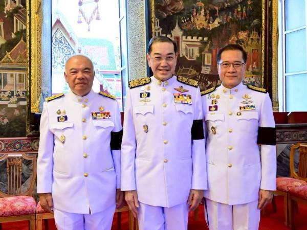 มูลนิธิอาสาเพื่อนพึ่ง (ภาฯ) ยามยาก สภากาชาดไทย จัดผ้าไตรจำนวน 48 ไตร ถวายโดยเสด็จพระราชกุศล