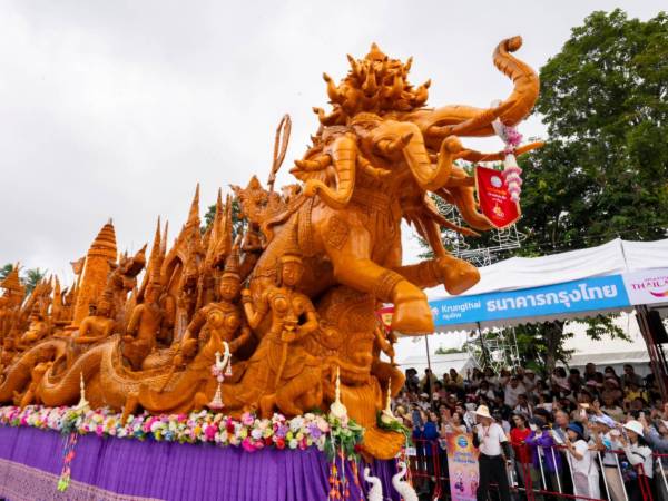 “ประเพณีแห่เทียนพรรษา” จังหวัดอุบลราชธานี เป็น 1 ใน 3 Signature Thailand